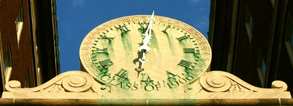 A clock gifted by the Class of 1906, between Hartley and Wallach Halls.