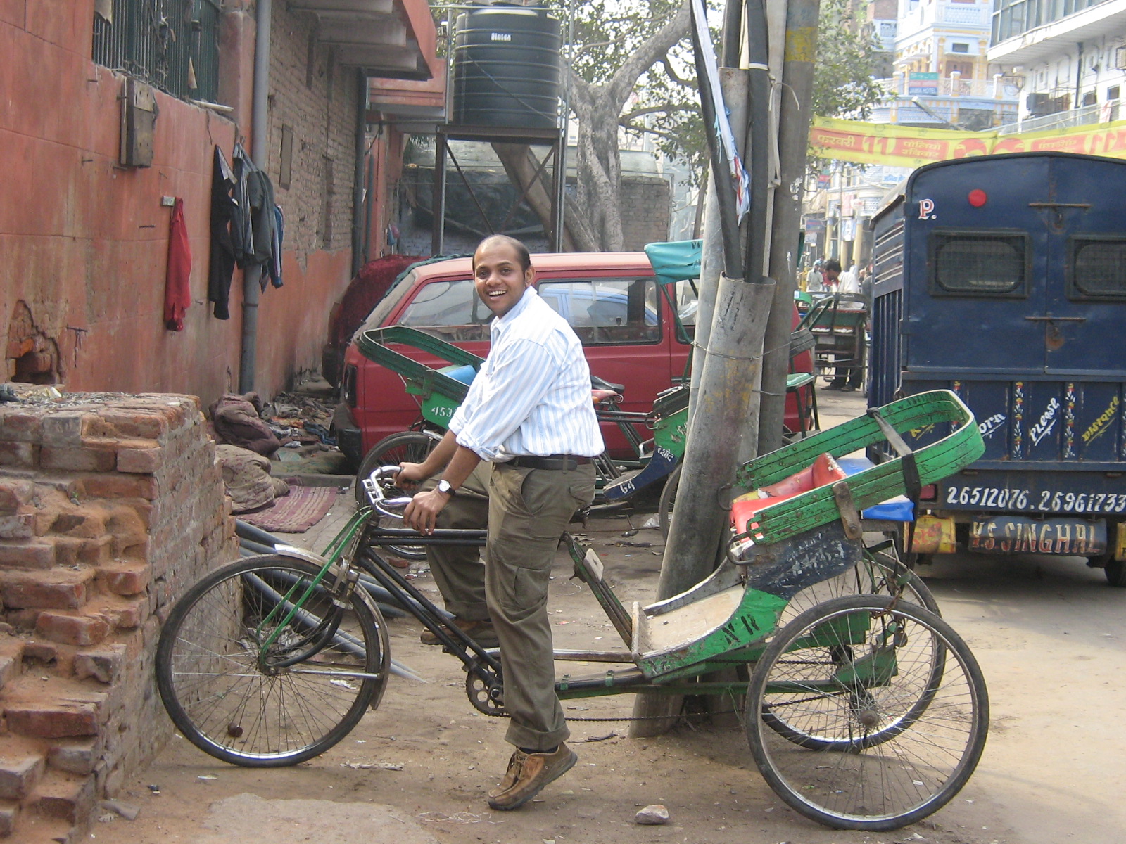 The king on Old Delhi streets....This photo is huge, i donno how to reduce its size