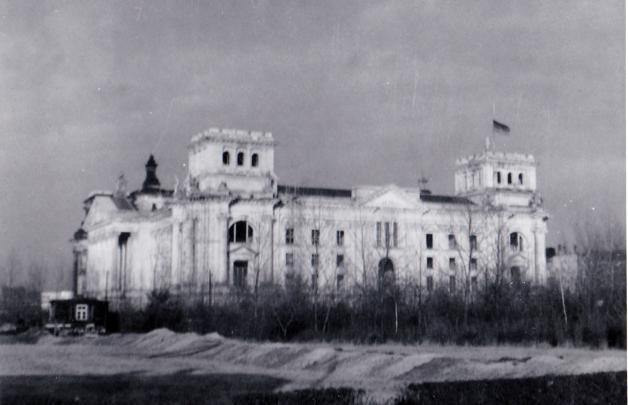 Reichstag 1959 - Click to enlarge Soviet War Memorial